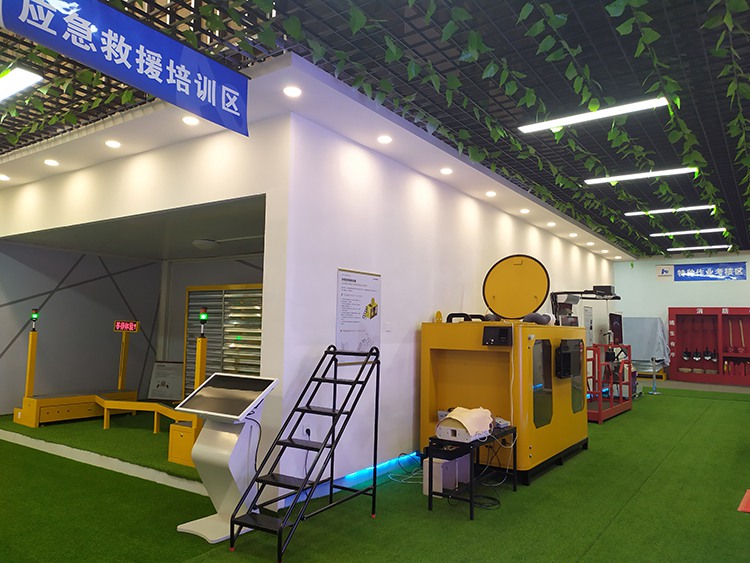 封闭空间体验设备